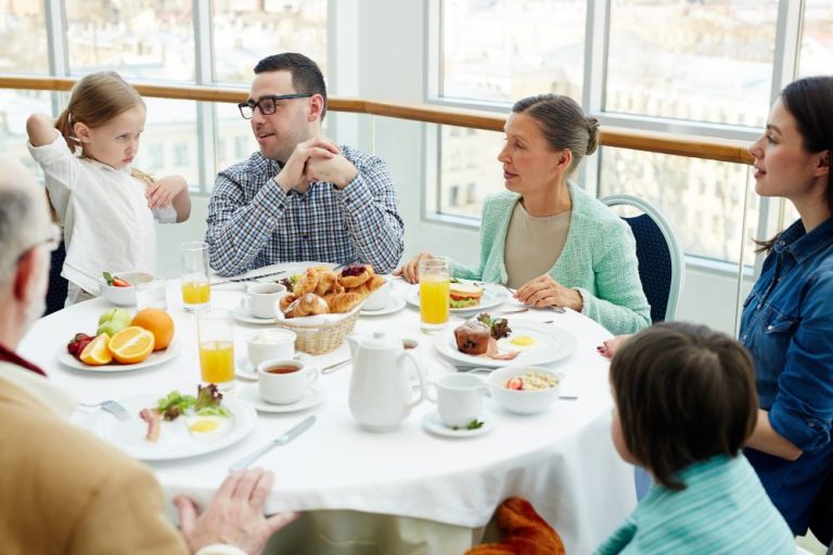 The Ultimate Family Bonding Experience: Breakfast at a Restaurant