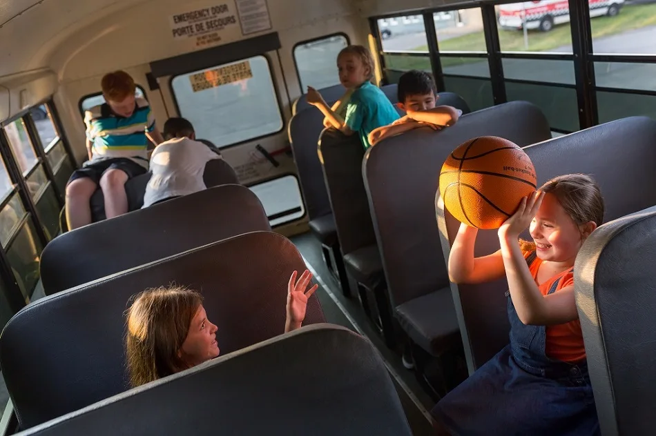 How to Organize a Stress-Free School Field Trip with a Charter Bus