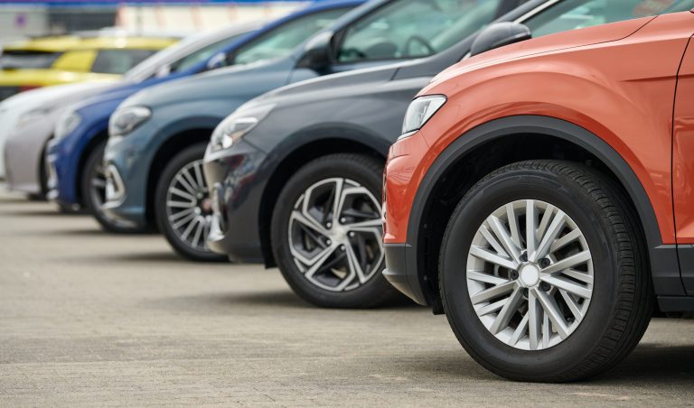 Top Tips for Choosing Between New and Pre-Owned Vehicles